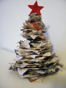 Lavoretti Di Natale L Albero Fatto Con La Carta Di Giornale Riciclata Maestro Alberto